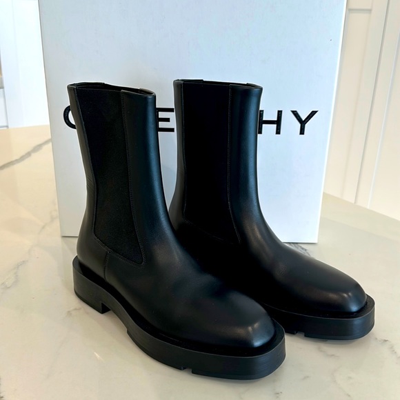 Givenchy Chelsea Boots - Picture 1 of 9